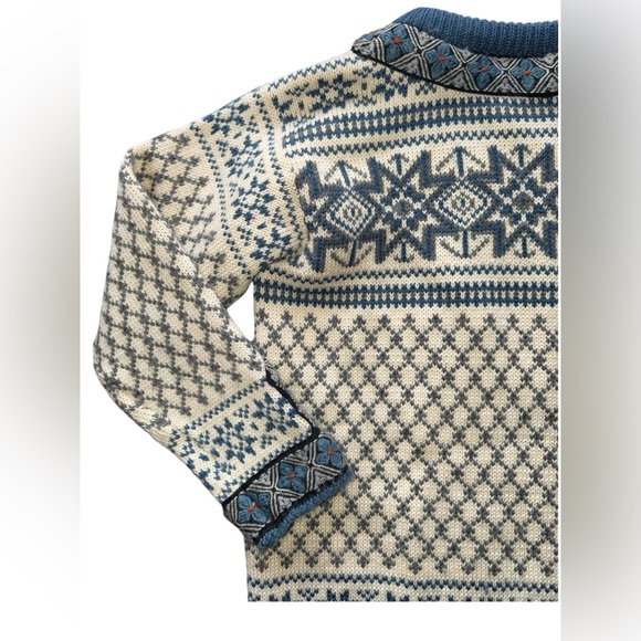 Dale of Norway Nordic Wool Cardigan
Oslo Sweater Shop Exclusive Made in Norway - Picture 6 of 15